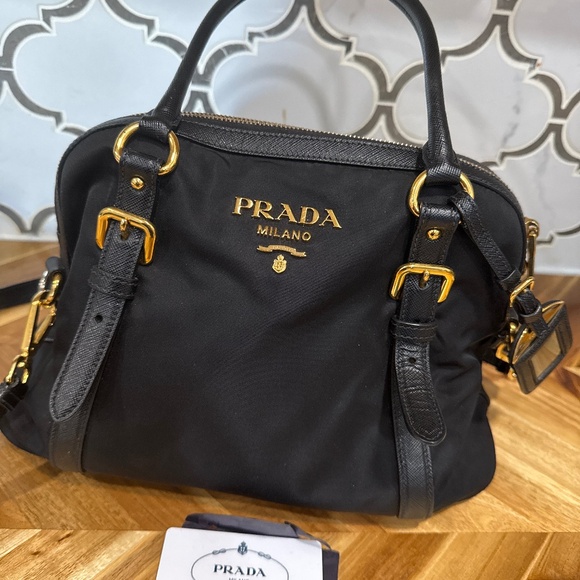 Prada bag - Picture 1 of 4